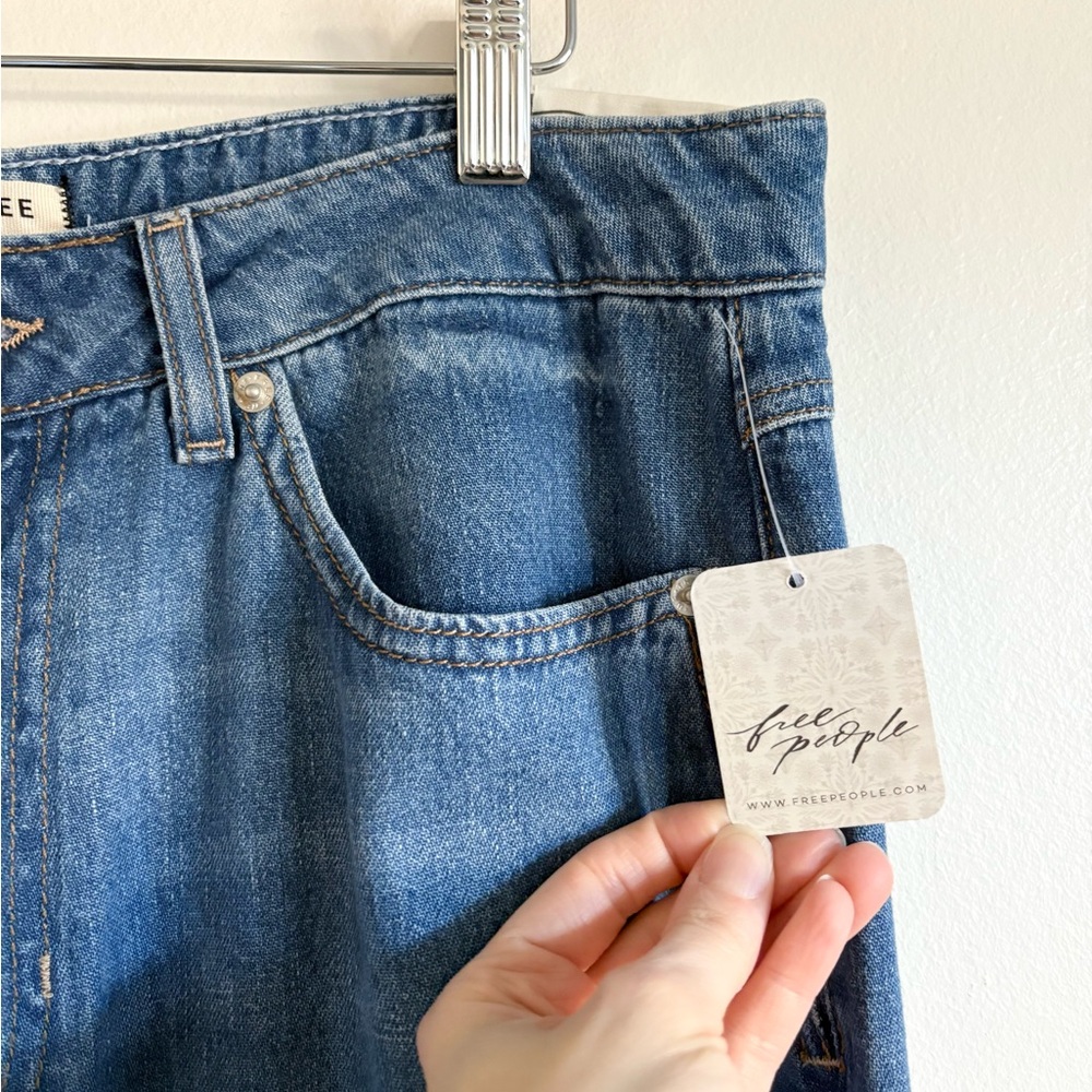 We The Free CRVY Graceland Low Rise Straight Jeans in Country Blue NEW - Picture 3 of 5